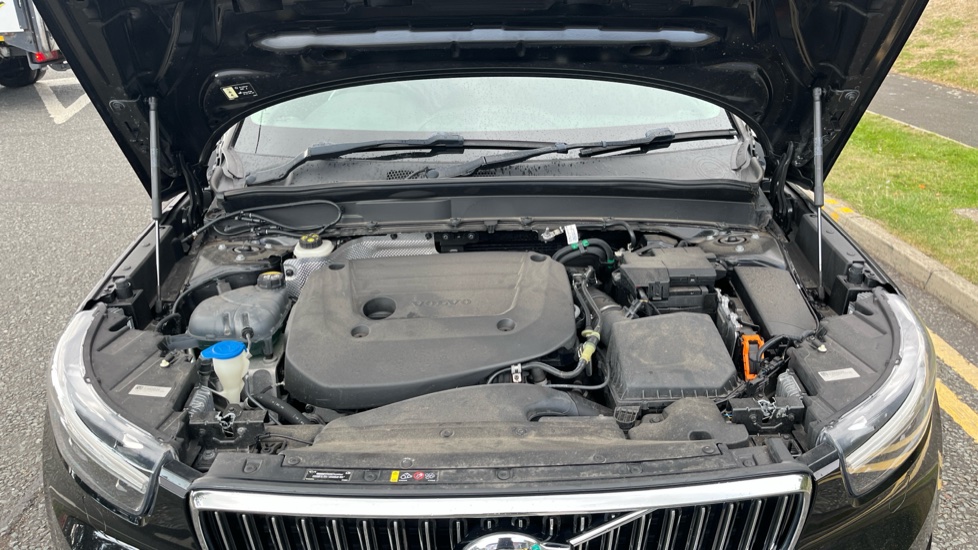 Volvo XC40 2.0 B4P Inscription Pro 5dr AWD Auto Petrol Estate - Image 8