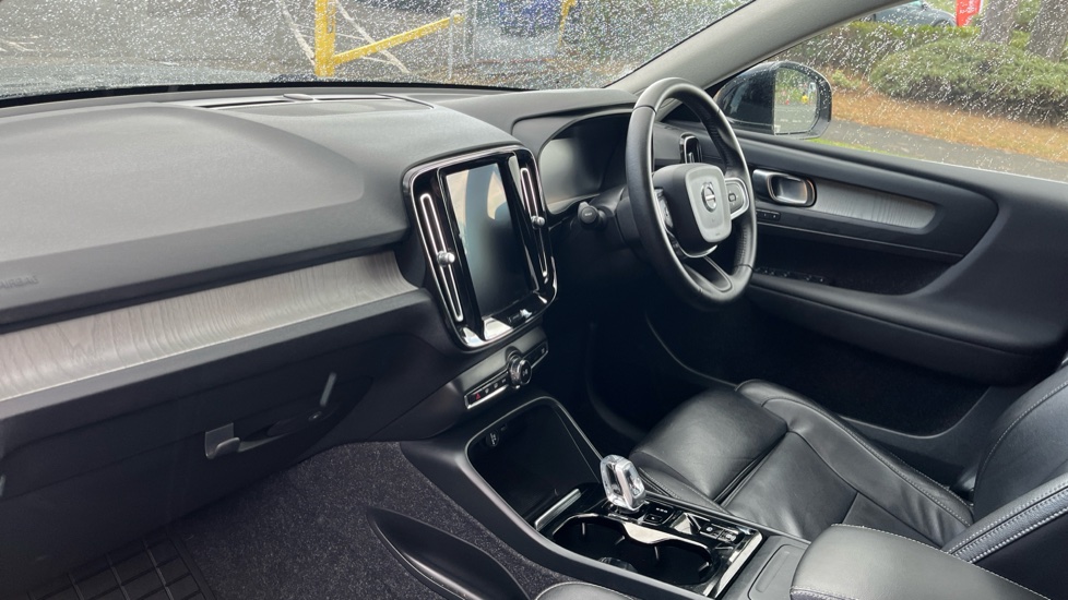 Volvo XC40 2.0 B4P Inscription Pro 5dr AWD Auto Petrol Estate - Image 9