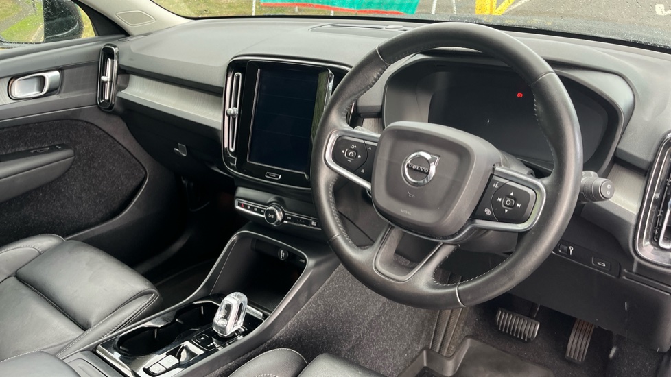 Volvo XC40 2.0 B4P Inscription Pro 5dr AWD Auto Petrol Estate - Image 11