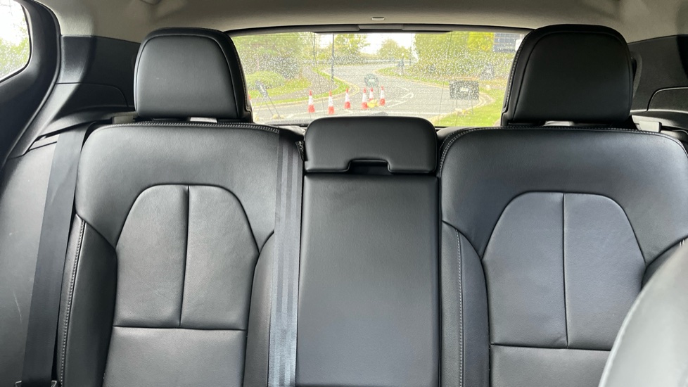 Volvo XC40 2.0 B4P Inscription Pro 5dr AWD Auto Petrol Estate - Image 15