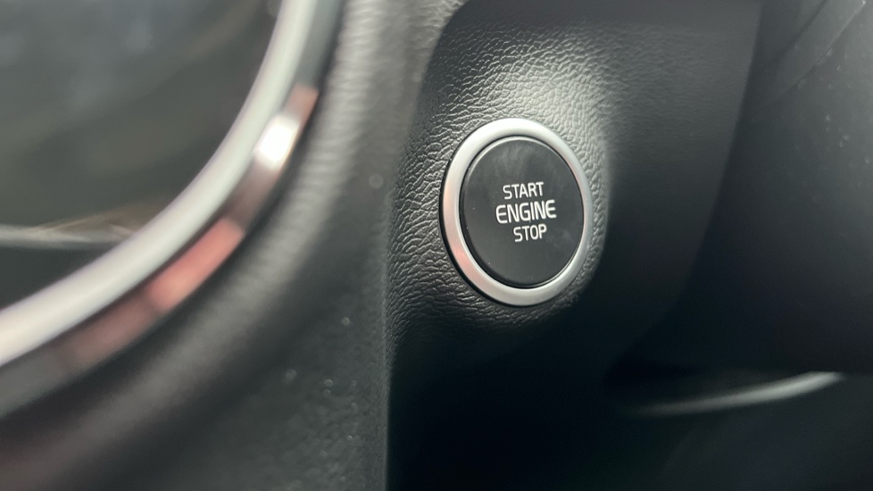 Volvo XC40 2.0 B4P Inscription Pro 5dr AWD Auto Petrol Estate - Image 28