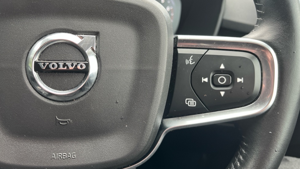Volvo XC40 2.0 B4P Inscription Pro 5dr AWD Auto Petrol Estate - Image 30