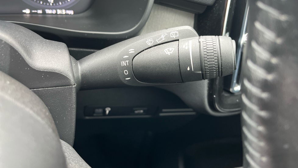 Volvo XC40 2.0 B4P Inscription Pro 5dr AWD Auto Petrol Estate - Image 31