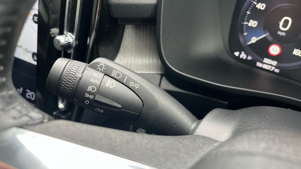 Volvo XC40 2.0 B4P Inscription Pro 5dr AWD Auto Petrol Estate - Image 32