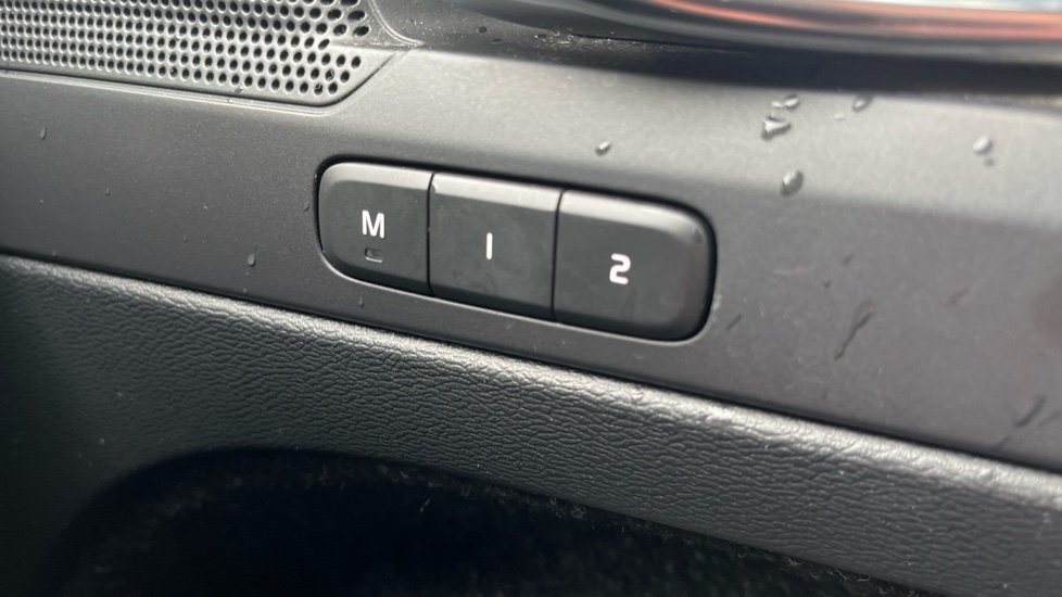 Volvo XC40 2.0 B4P Inscription Pro 5dr AWD Auto Petrol Estate - Image 34