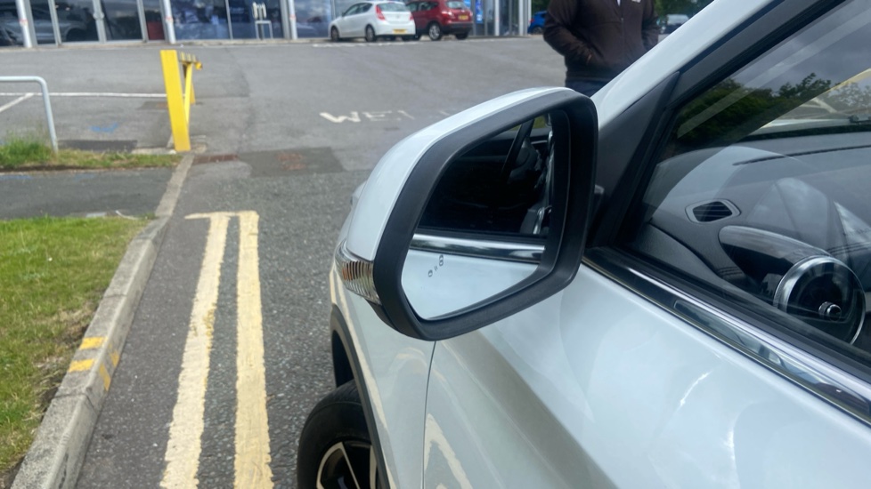 MG ZS 1.5 VTi-TECH Exclusive 5dr Petrol Hatchback - Image 33