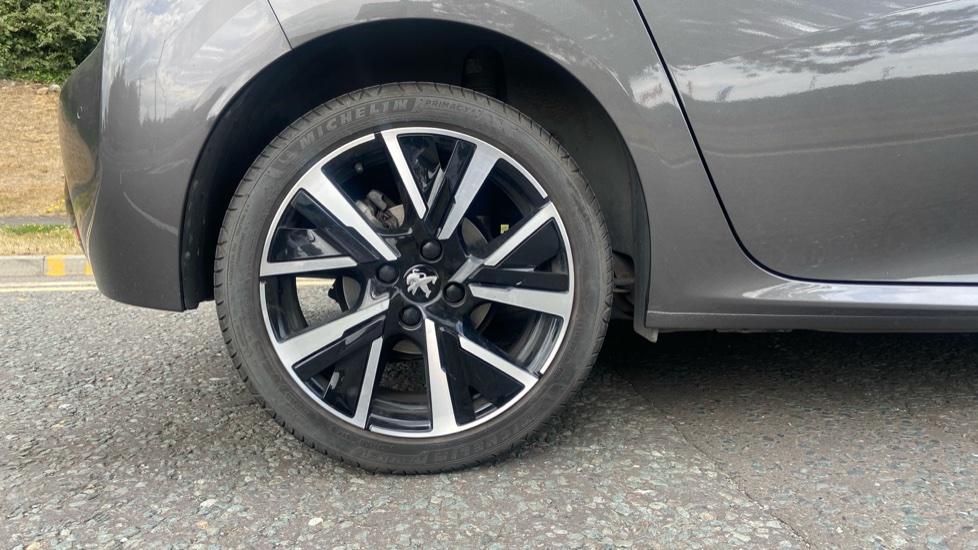 Peugeot 208 1.2 PureTech 100 Allure Premium 5dr Petrol Hatchback - Image 7