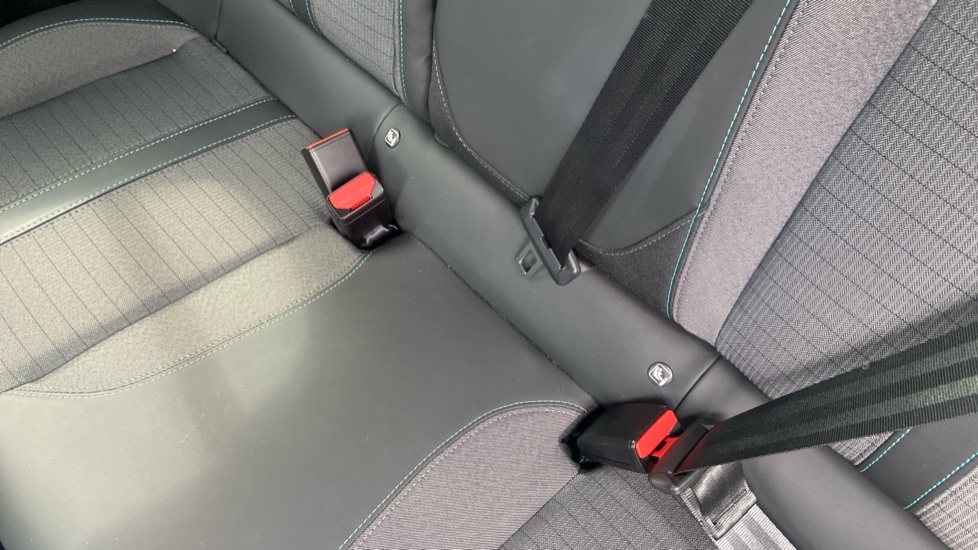 Peugeot 208 1.2 PureTech 100 Allure Premium 5dr Petrol Hatchback - Image 17