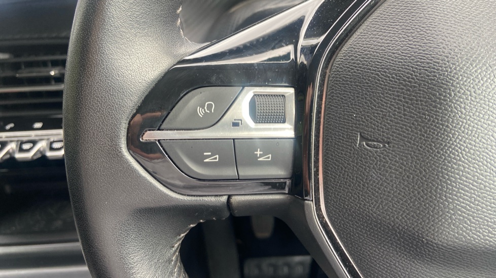 Peugeot 208 1.2 PureTech 100 Allure Premium 5dr Petrol Hatchback - Image 23