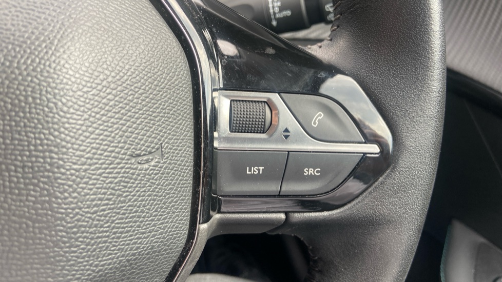 Peugeot 208 1.2 PureTech 100 Allure Premium 5dr Petrol Hatchback - Image 24
