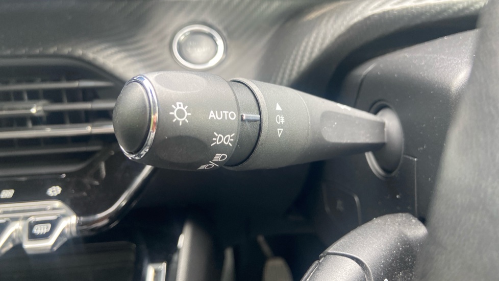 Peugeot 208 1.2 PureTech 100 Allure Premium 5dr Petrol Hatchback - Image 26