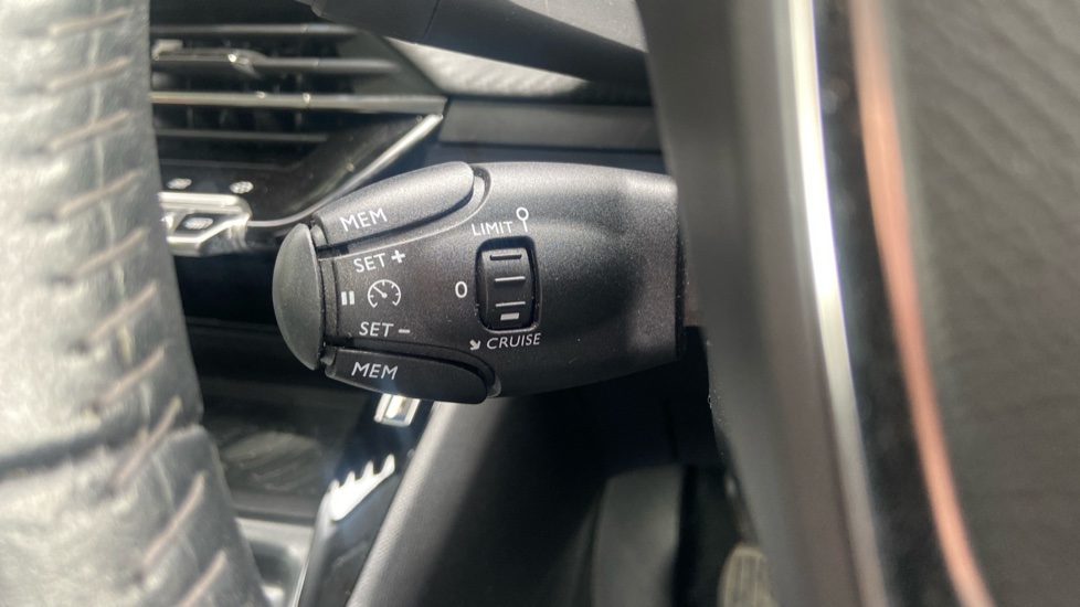 Peugeot 208 1.2 PureTech 100 Allure Premium 5dr Petrol Hatchback - Image 27