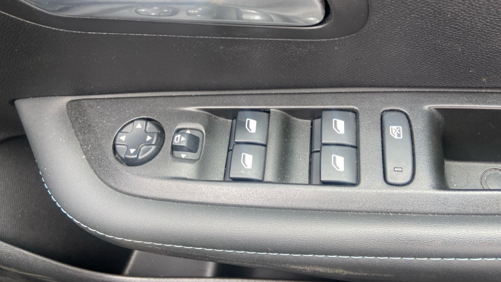 Peugeot 208 1.2 PureTech 100 Allure Premium 5dr Petrol Hatchback - Image 36