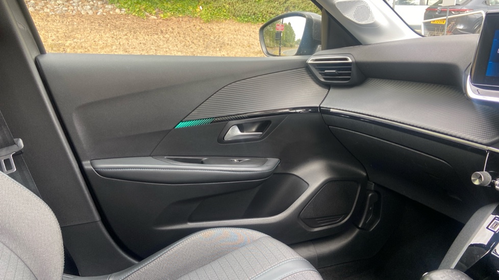 Peugeot 208 1.2 PureTech 100 Allure Premium 5dr Petrol Hatchback - Image 37