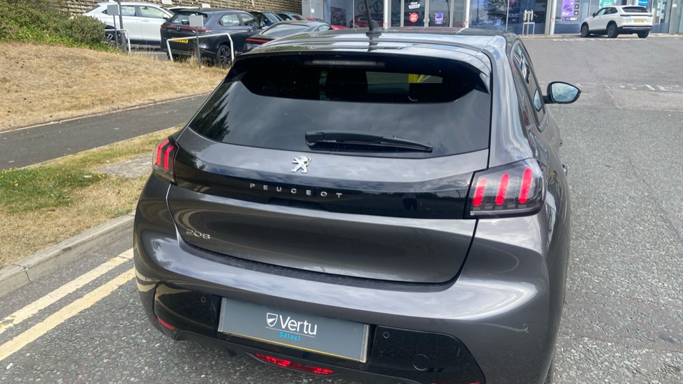 Peugeot 208 1.2 PureTech 100 Allure Premium 5dr Petrol Hatchback - Image 38