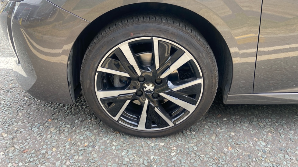 Peugeot 208 1.2 PureTech 100 Allure Premium 5dr Petrol Hatchback - Image 41