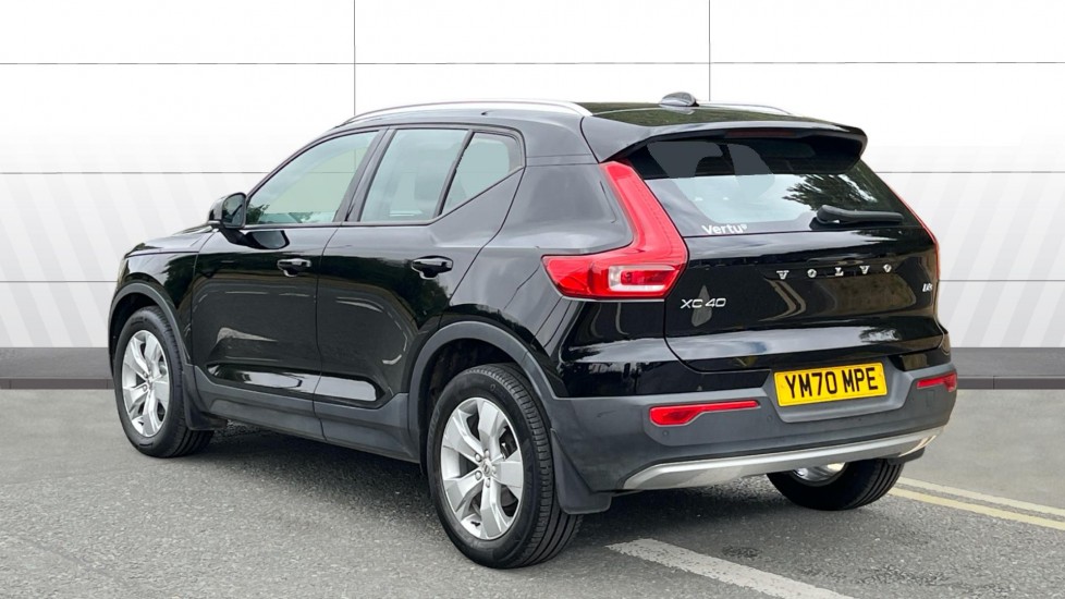 Volvo XC40 2.0 D3 Momentum 5dr Geartronic Diesel Estate - Image 2