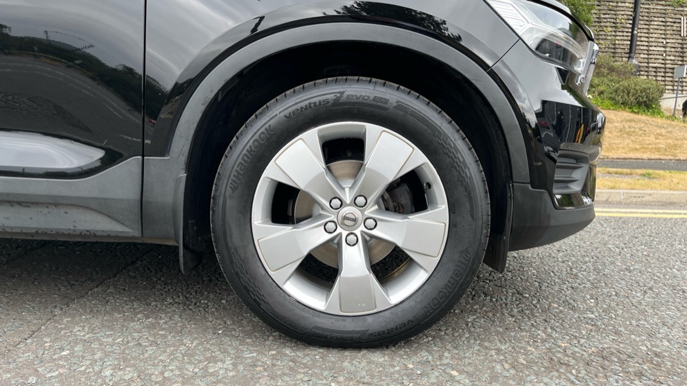 Volvo XC40 2.0 D3 Momentum 5dr Geartronic Diesel Estate - Image 7