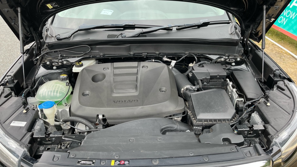 Volvo XC40 2.0 D3 Momentum 5dr Geartronic Diesel Estate - Image 8
