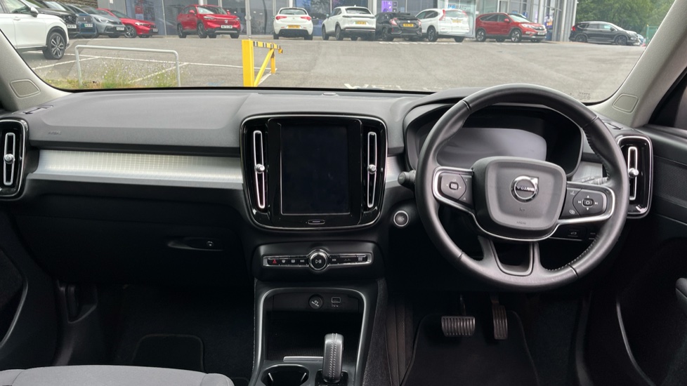 Volvo XC40 2.0 D3 Momentum 5dr Geartronic Diesel Estate - Image 10
