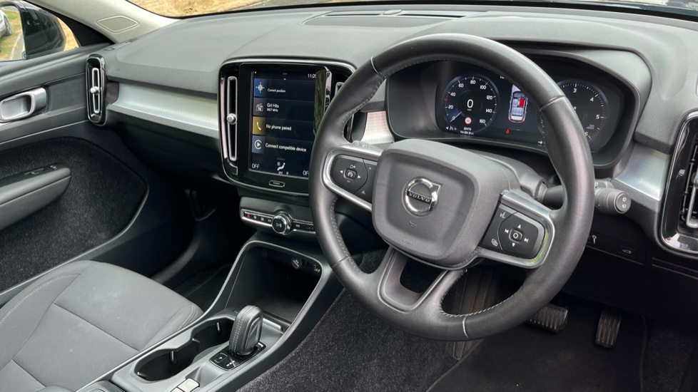 Volvo XC40 2.0 D3 Momentum 5dr Geartronic Diesel Estate - Image 11