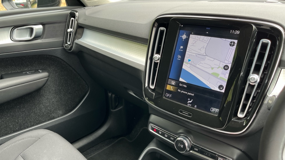 Volvo XC40 2.0 D3 Momentum 5dr Geartronic Diesel Estate - Image 14