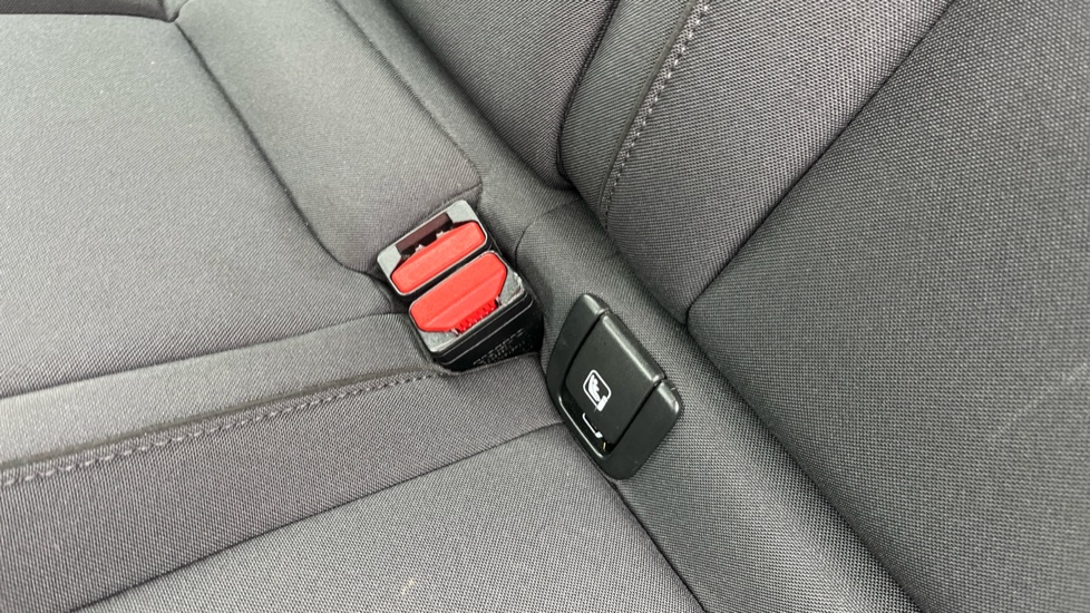 Volvo XC40 2.0 D3 Momentum 5dr Geartronic Diesel Estate - Image 17