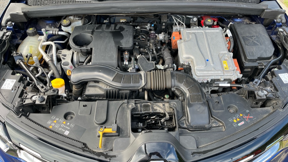 Renault Captur 1.6 E-TECH Hybrid 145 R.S. Line 5dr Auto Hybrid Hatchback - Image 8