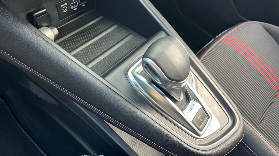 Renault Captur 1.6 E-TECH Hybrid 145 R.S. Line 5dr Auto Hybrid Hatchback - Image 13