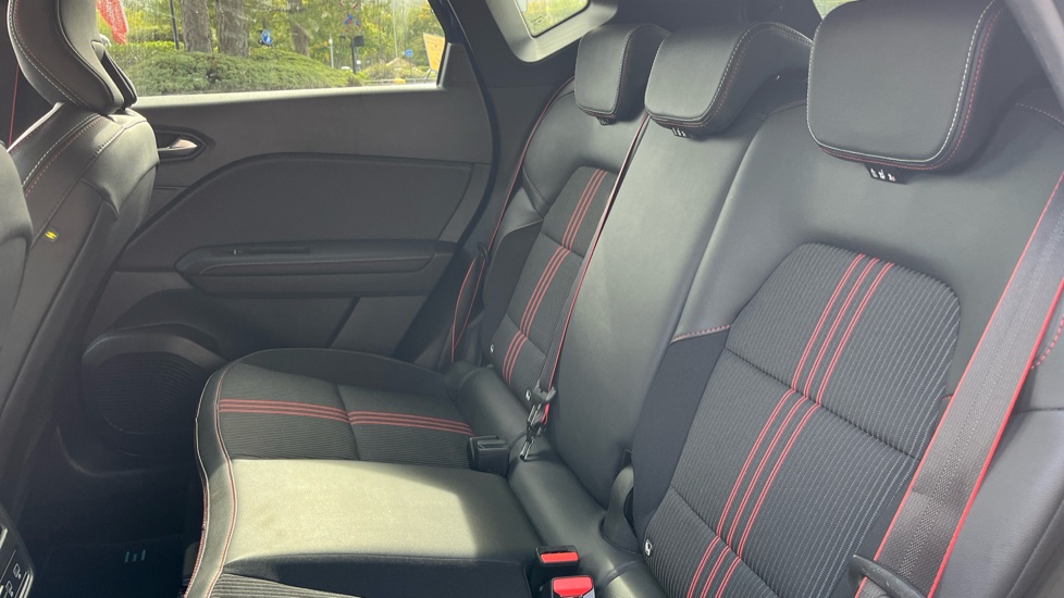 Renault Captur 1.6 E-TECH Hybrid 145 R.S. Line 5dr Auto Hybrid Hatchback - Image 16