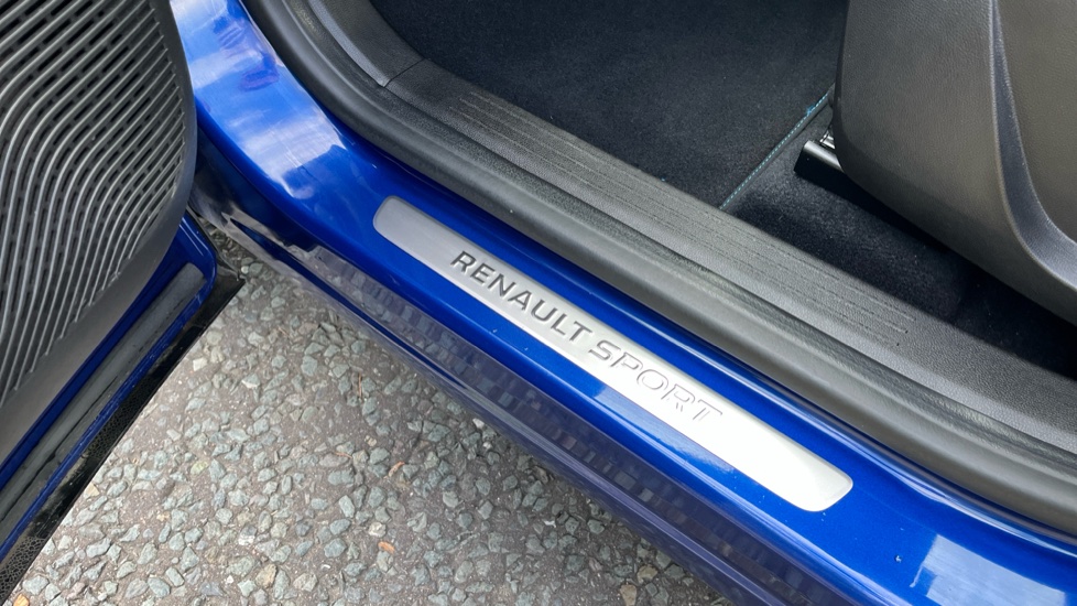 Renault Captur 1.6 E-TECH Hybrid 145 R.S. Line 5dr Auto Hybrid Hatchback - Image 43