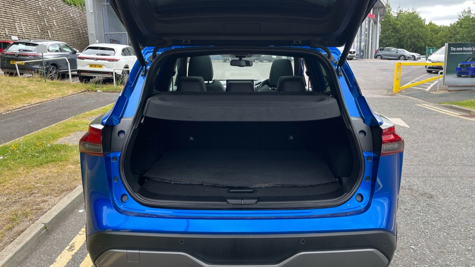 Nissan Qashqai 1.3 DiG-T MH 158 Tekna+ 5dr 4WD Xtronic Petrol Hatchback - Image 4