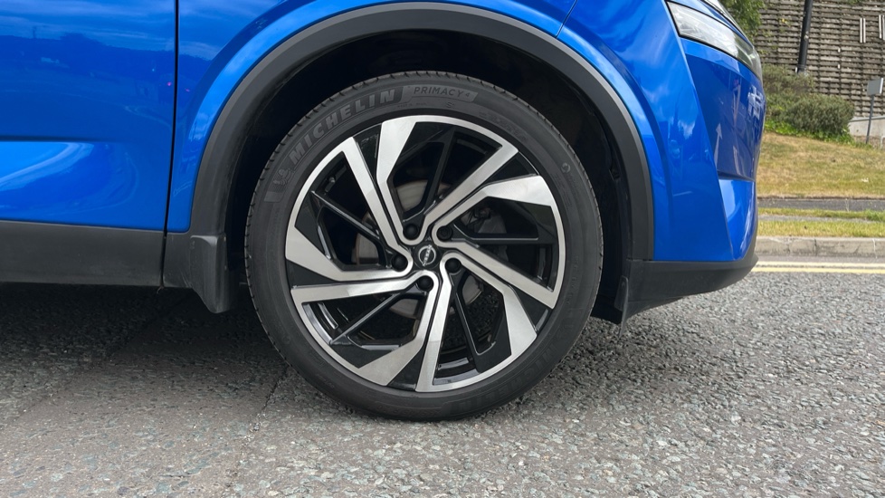 Nissan Qashqai 1.3 DiG-T MH 158 Tekna+ 5dr 4WD Xtronic Petrol Hatchback - Image 7