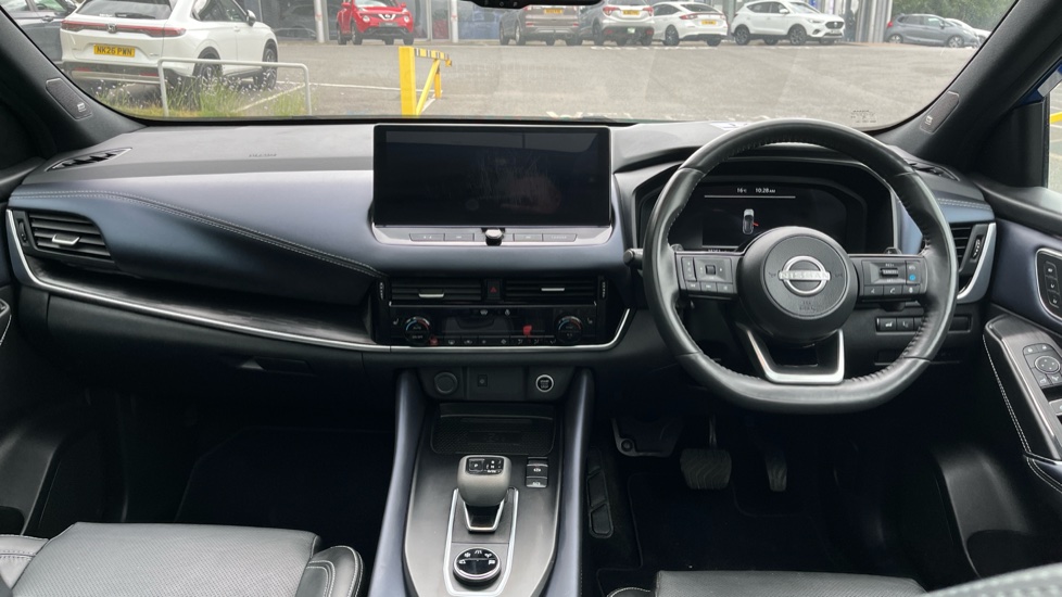 Nissan Qashqai 1.3 DiG-T MH 158 Tekna+ 5dr 4WD Xtronic Petrol Hatchback - Image 10