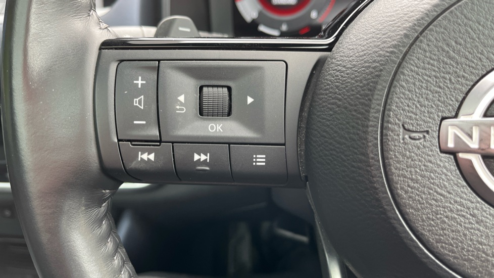 Nissan Qashqai 1.3 DiG-T MH 158 Tekna+ 5dr 4WD Xtronic Petrol Hatchback - Image 32