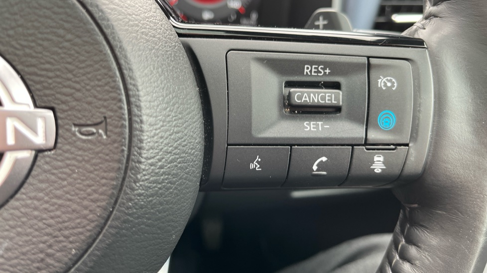 Nissan Qashqai 1.3 DiG-T MH 158 Tekna+ 5dr 4WD Xtronic Petrol Hatchback - Image 33