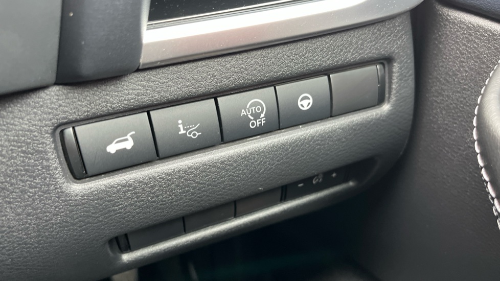 Nissan Qashqai 1.3 DiG-T MH 158 Tekna+ 5dr 4WD Xtronic Petrol Hatchback - Image 36
