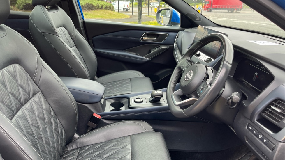 Nissan Qashqai 1.3 DiG-T MH 158 Tekna+ 5dr 4WD Xtronic Petrol Hatchback - Image 39
