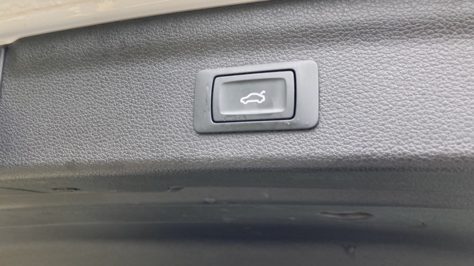 Audi Q3 35 TFSI S Line 5dr Petrol Estate - Image 27