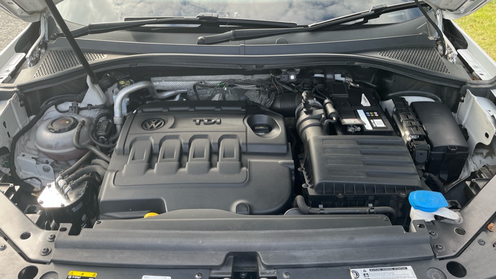 Volkswagen Tiguan 2.0 TDi 150 4Motion R-Line 5dr DSG Diesel Estate - Image 8