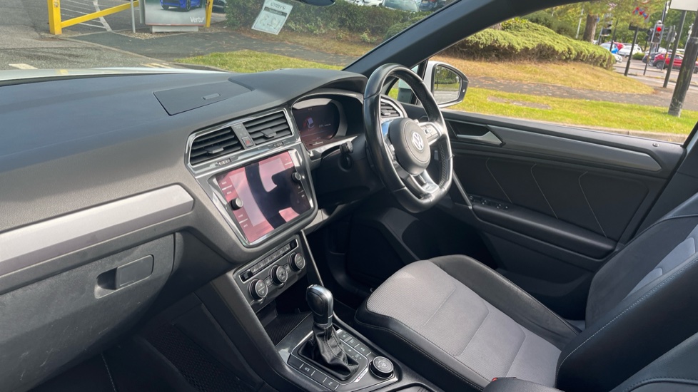 Volkswagen Tiguan 2.0 TDi 150 4Motion R-Line 5dr DSG Diesel Estate - Image 9