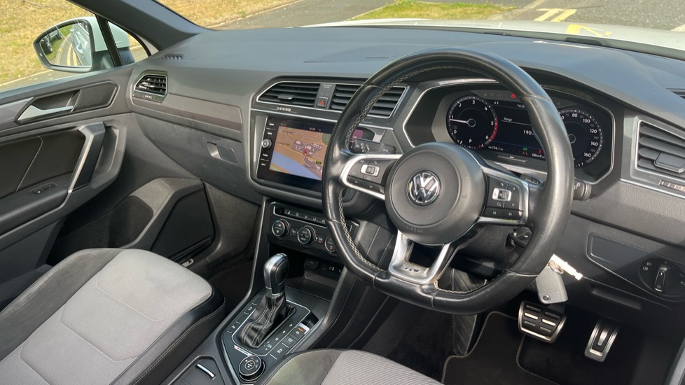 Volkswagen Tiguan 2.0 TDi 150 4Motion R-Line 5dr DSG Diesel Estate - Image 11
