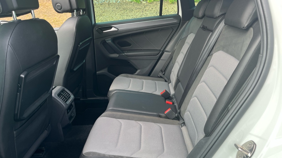 Volkswagen Tiguan 2.0 TDi 150 4Motion R-Line 5dr DSG Diesel Estate - Image 41