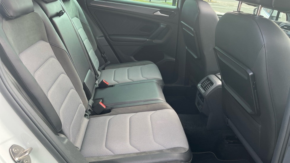 Volkswagen Tiguan 2.0 TDi 150 4Motion R-Line 5dr DSG Diesel Estate - Image 42