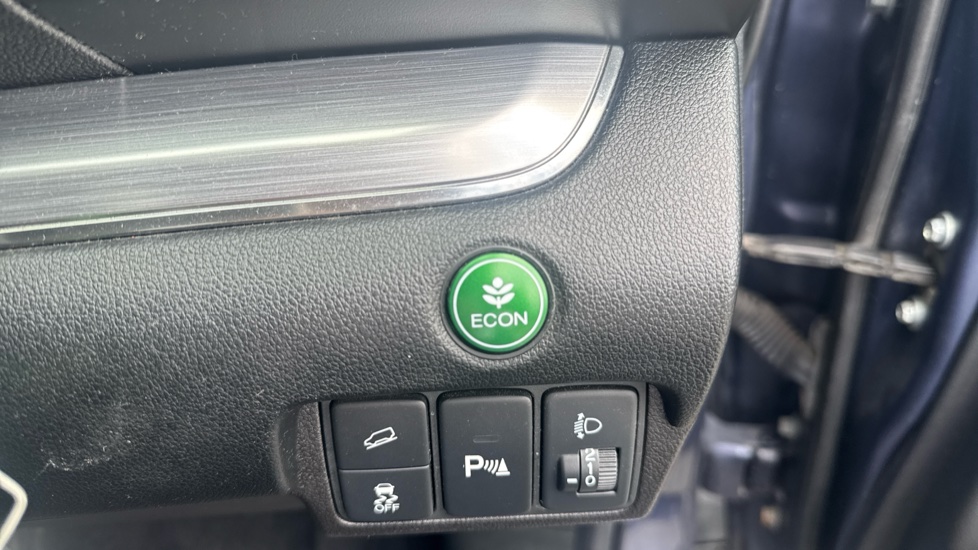 Honda CR-V 2.0 i-VTEC SE Plus 5dr Auto [Nav] Petrol Estate - Image 37