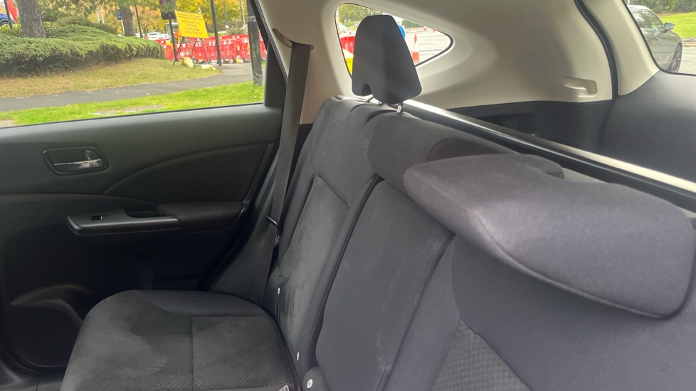 Honda CR-V 2.0 i-VTEC SE Plus 5dr 2WD Petrol Estate - Image 16