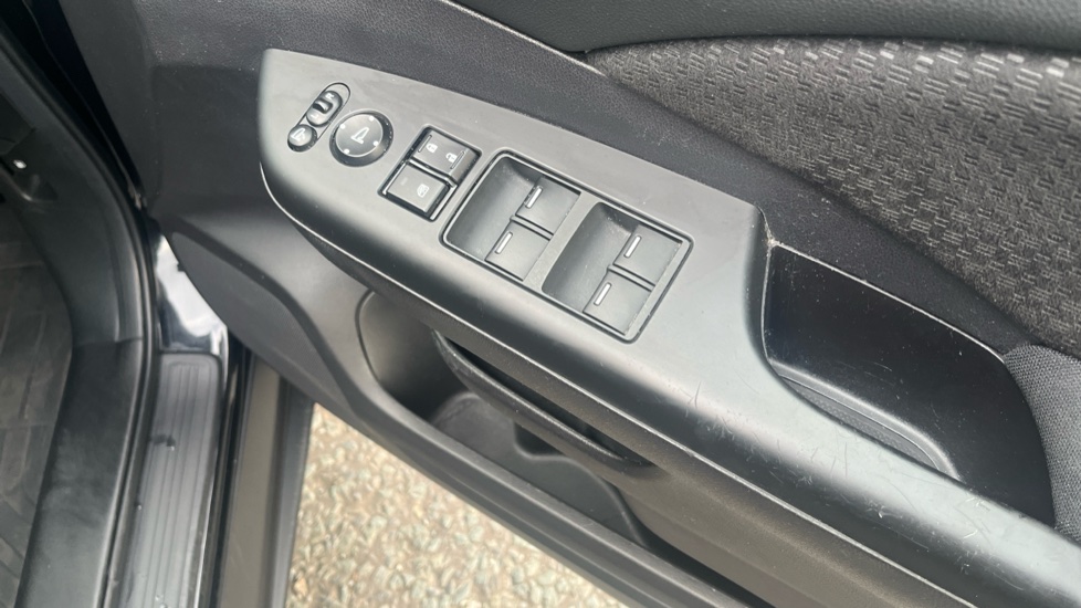 Honda CR-V 2.0 i-VTEC SE Plus 5dr 2WD Petrol Estate - Image 27