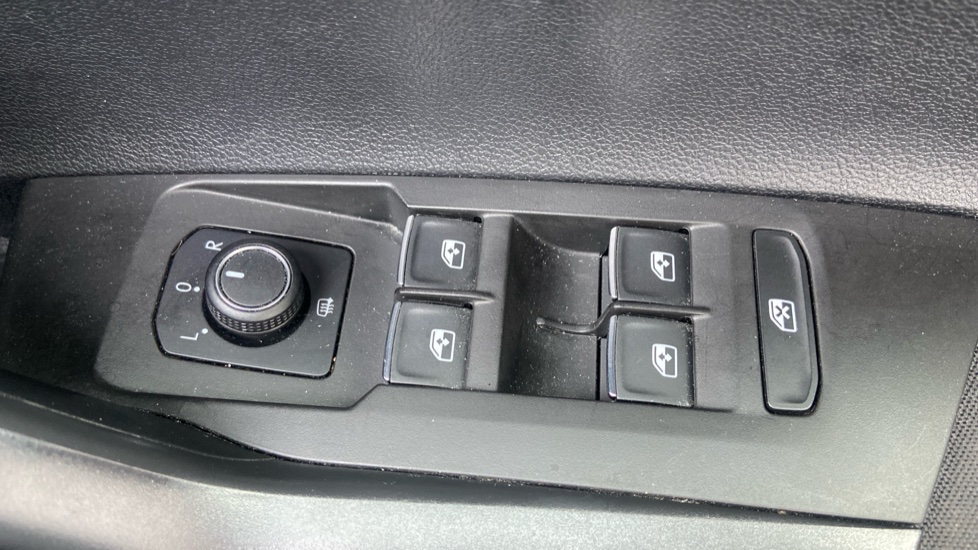 Volkswagen Polo 1.0 TSI 95 SE 5dr Petrol Hatchback - Image 23