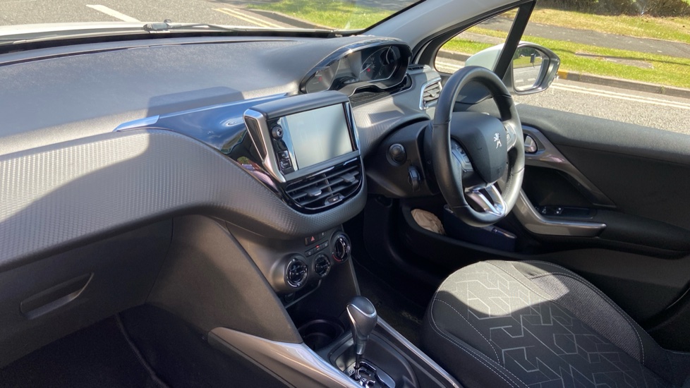Peugeot 2008 1.2 PureTech 110 Active 5dr EAT6 Petrol Estate - Image 9