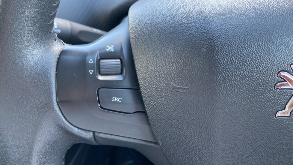 Peugeot 2008 1.2 PureTech 110 Active 5dr EAT6 Petrol Estate - Image 30